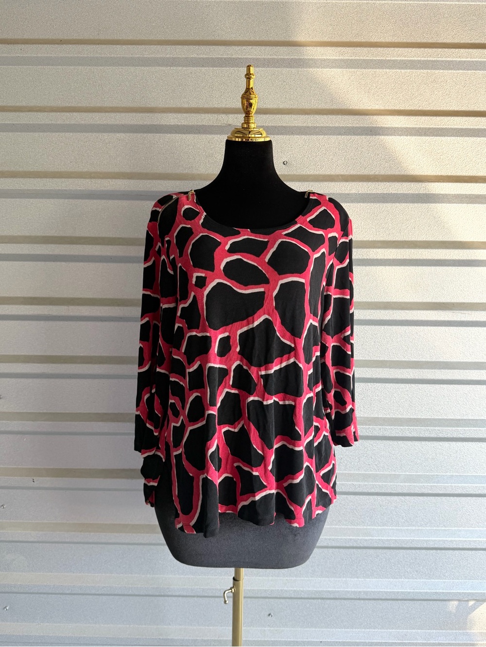 Women's Black & Pink Long Sleeve Scoop Neck Patterned Top